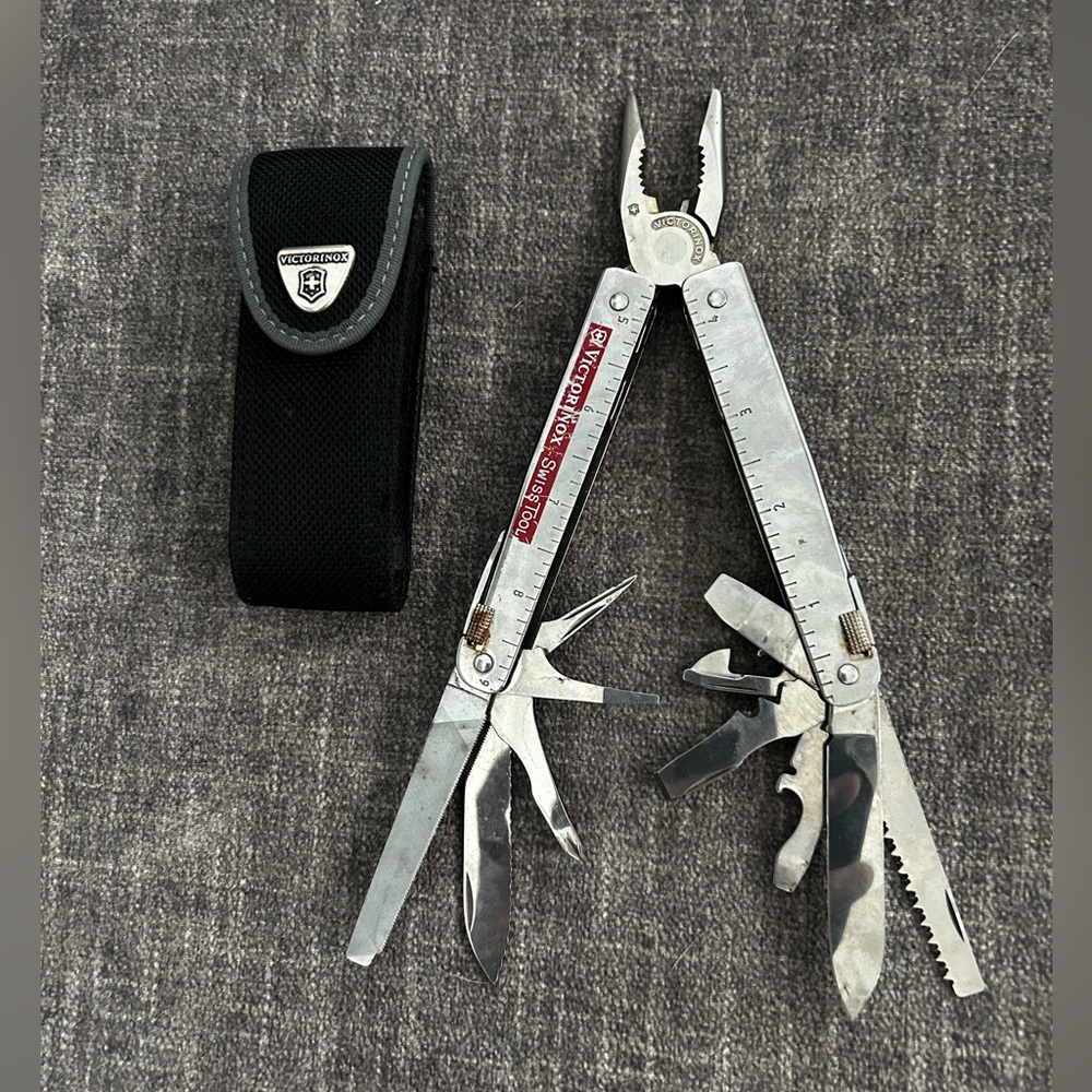 Victorinox multitool